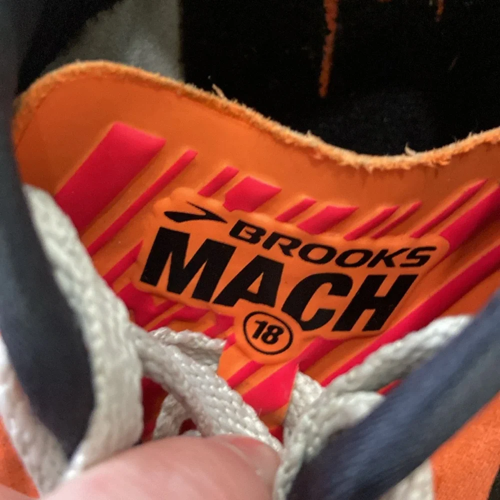 Brooks Men’s Mach 18 Orange Pink Spikeless Outdoor Track Running Spikes